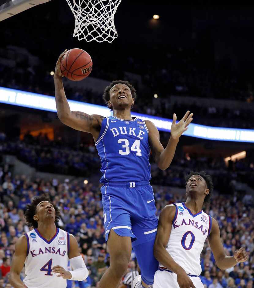 Duke's Wendell Carter Jr (34) heads to the basket as Kansas' Marcus Garrett (0) and Devonte'...