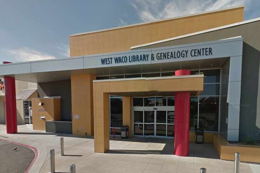 Una mujer de la tercera edad se quedó atrapada en una biblioteca en Waco, Texas.
