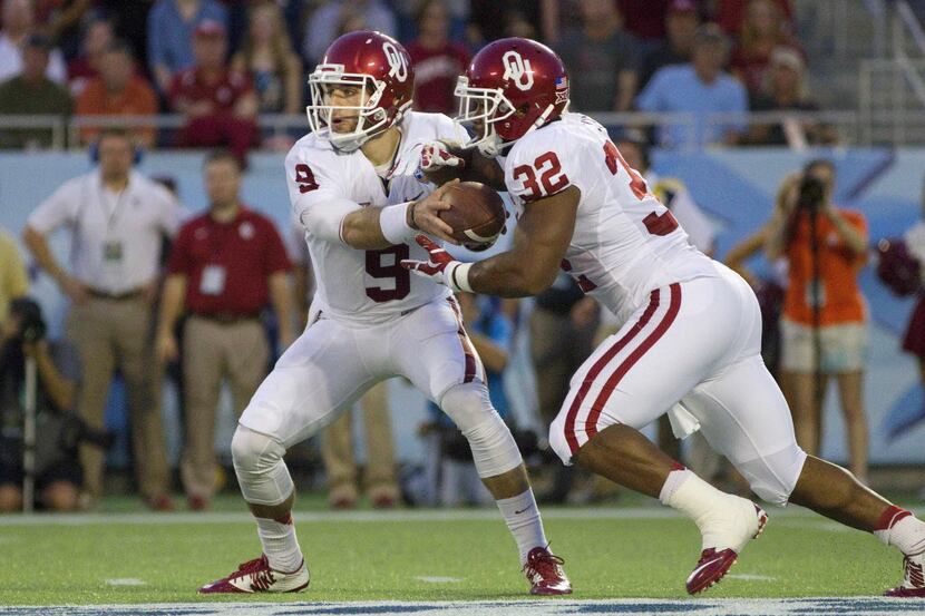 Does OU football underperform in its alternate uniforms?