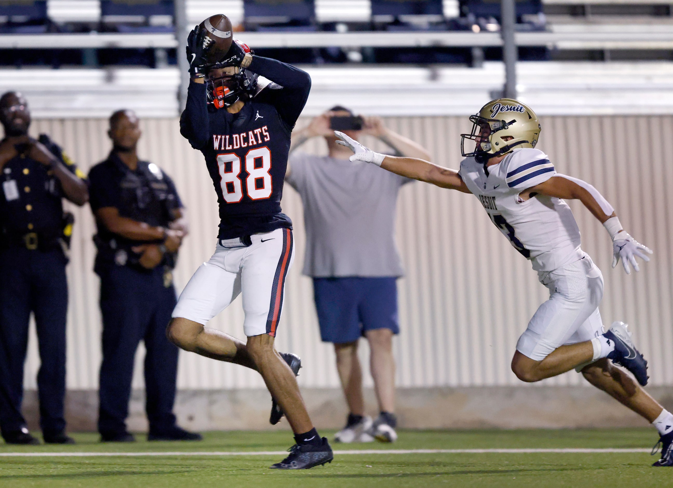 Lake Highlands High receiver Jordan Hutchison (88) catches a first half touchdown against...