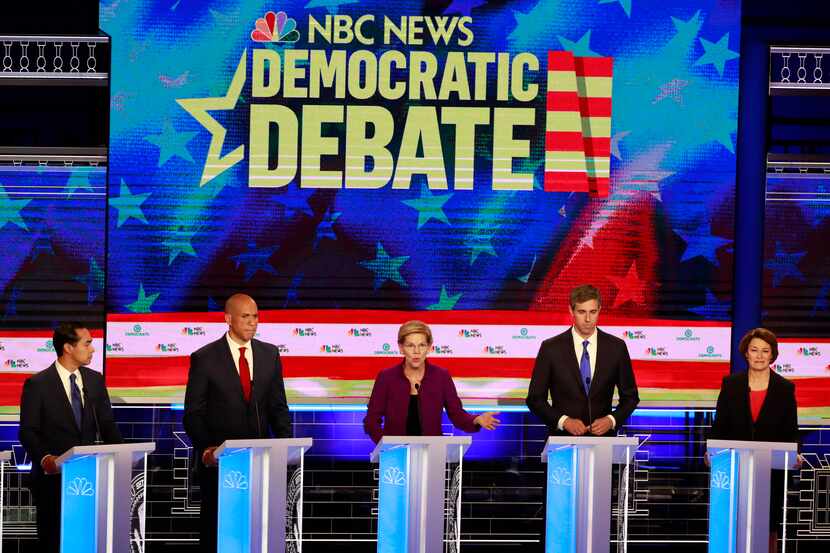 Candidatos demócratas en el primer debate presidencial en junio en Miami.
