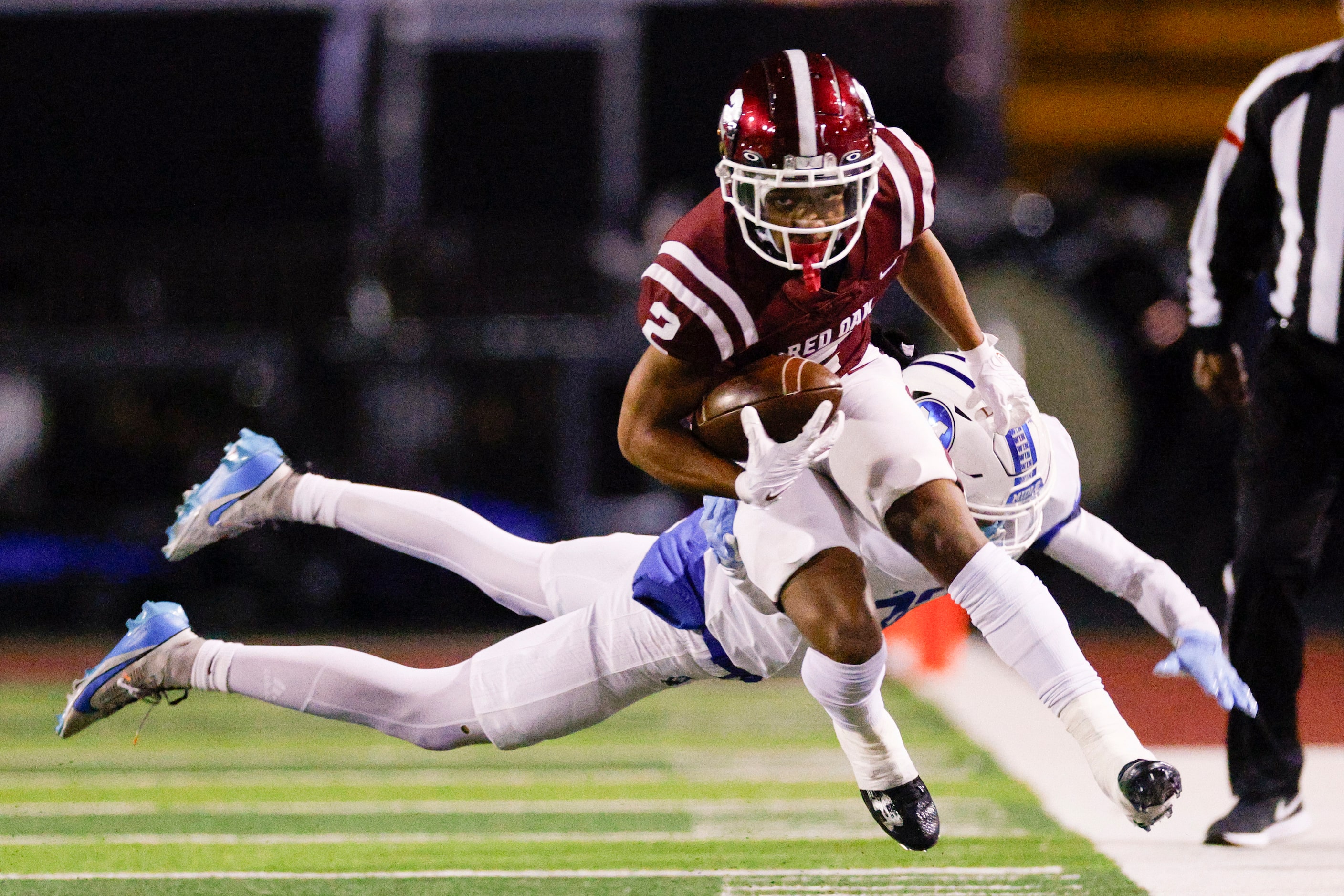 Midlothian defensive back Carson Kemp (32) tackles Red Oak wide receiver Brayden Robinson...