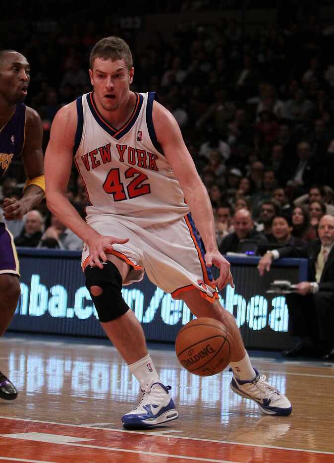 NEW YORK - JANUARY 22:  David Lee #42 of the New York Knicks in action against the Los...