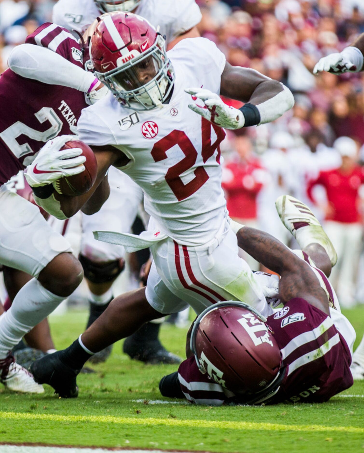 Alabama Crimson Tide running back Brian Robinson Jr. (24) stretches across the goal line for...