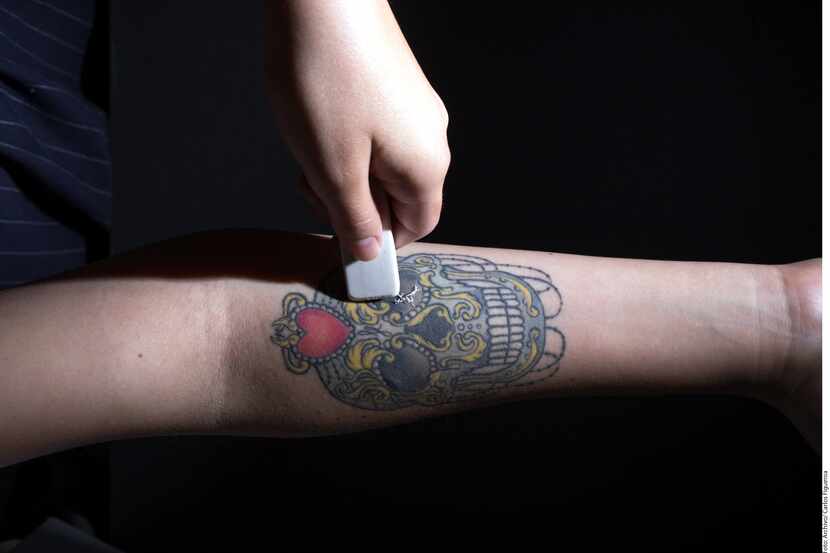 El tatuaje cosmético también es cada vez más solicitado, principalmente entre la población...