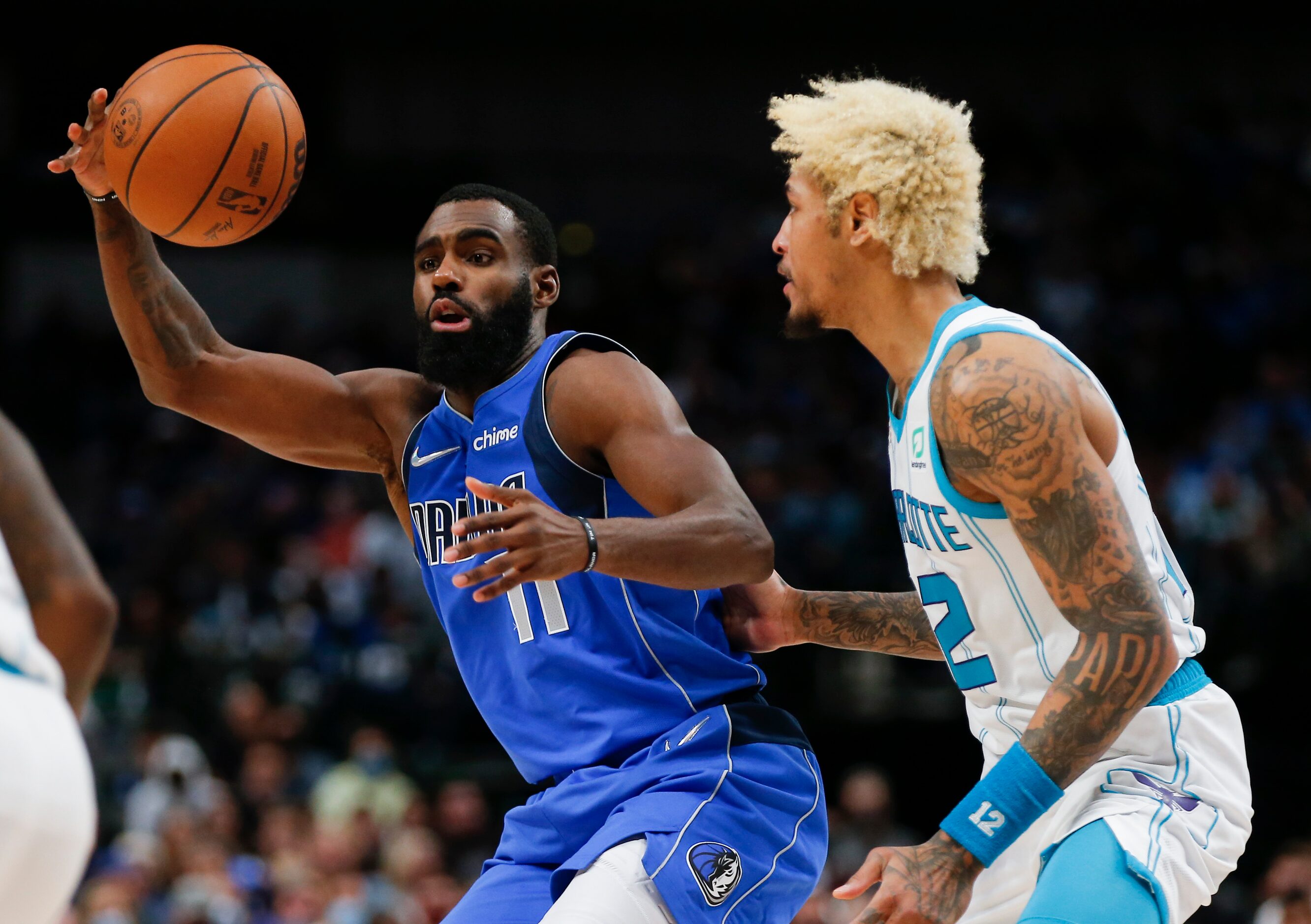 Dallas Mavericks forward Tim Hardaway Jr. (11) battles Charlotte Hornets guard Kelly Oubre...