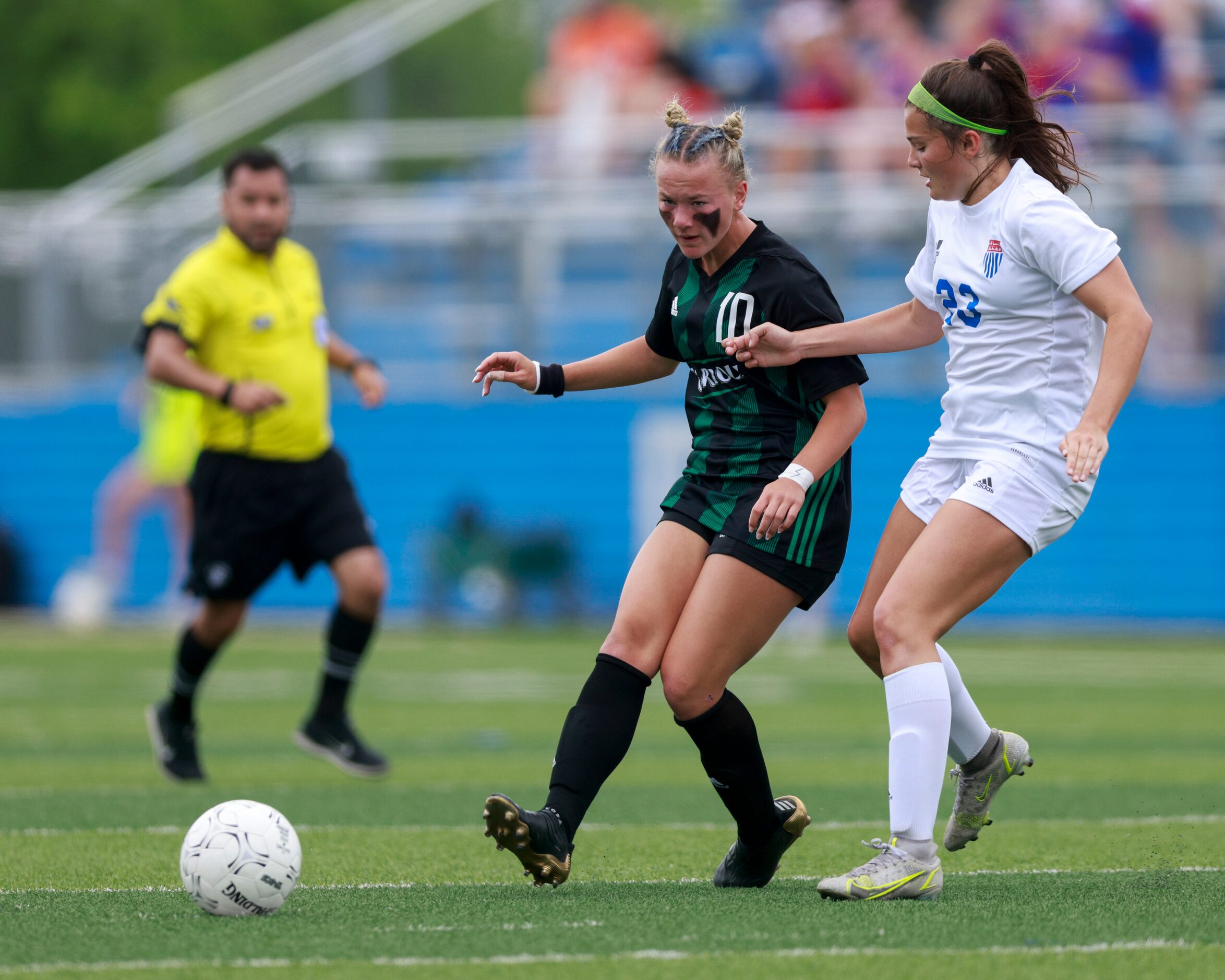 Southlake Carroll midfielder Kennedy Fuller (10) dribbles around Austin Westlake defender...