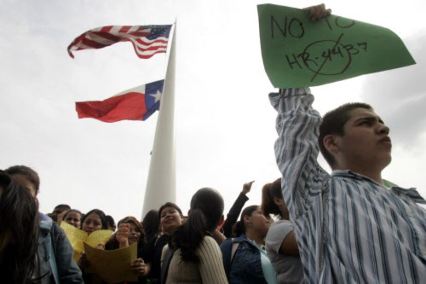 Unas dos semanas antes de la marcha del 9 de abril del 2006, miles de estudiantes dejaron...