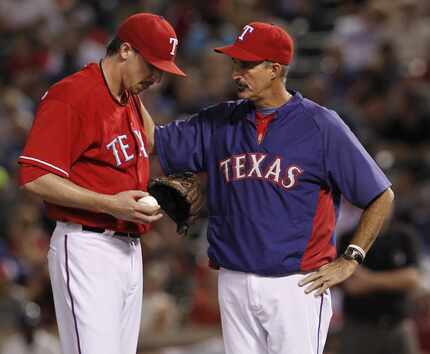 Texas Rangers pitching coach Mike Maddux (31) talks with Texas Rangers relief pitcher Tanner...