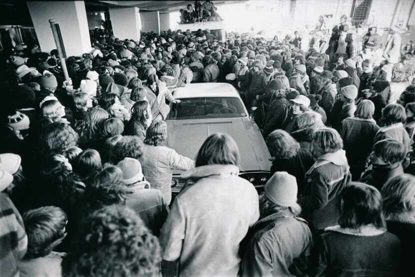 Ticket line for March 4, 1977 performance of the Led Zeppelin concert at Memorial Auditorium.