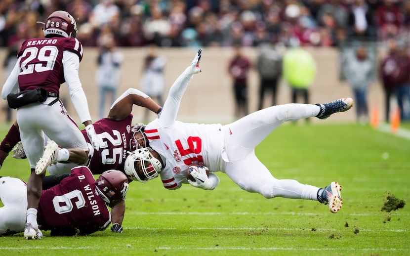 Texas A&M Aggies linebacker Tyrel Dodson (25) and defensive back Donovan Wilson (6) tackle...