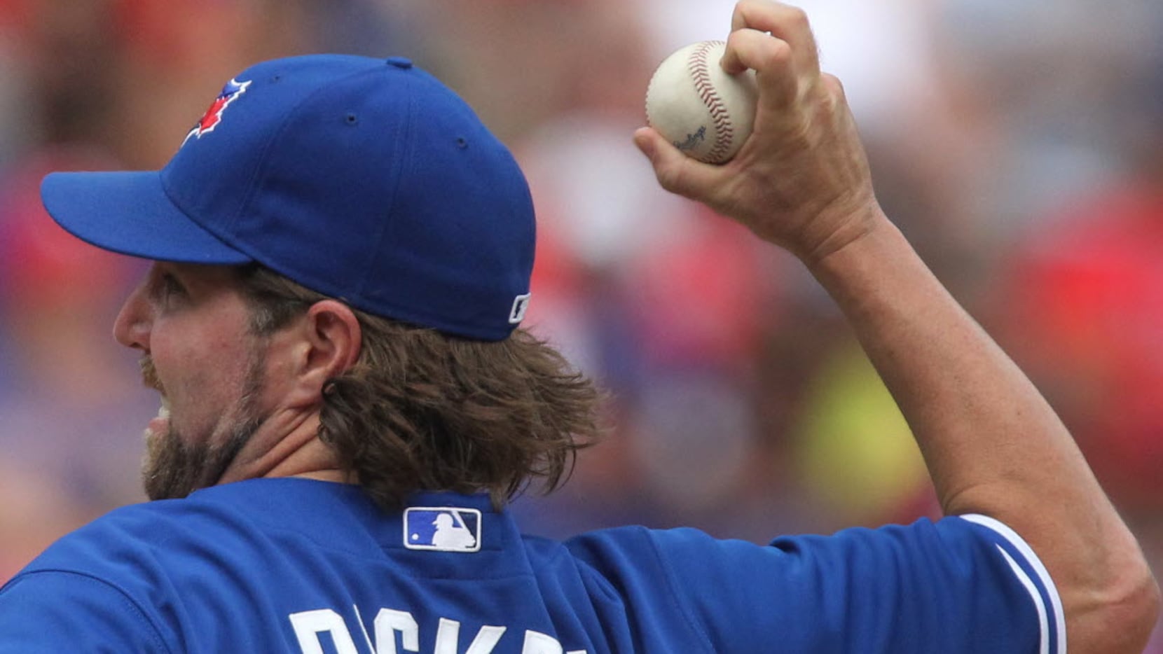 Blue Jays starter R.A. Dickey: Playing at Globe Life Park will help my  knuckleball against Rangers
