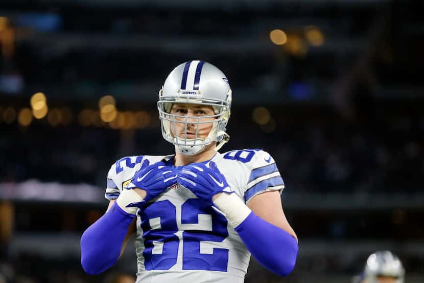 Dallas Cowboys' Jason Witten warms up before an NFL football game against the Detroit Lions...
