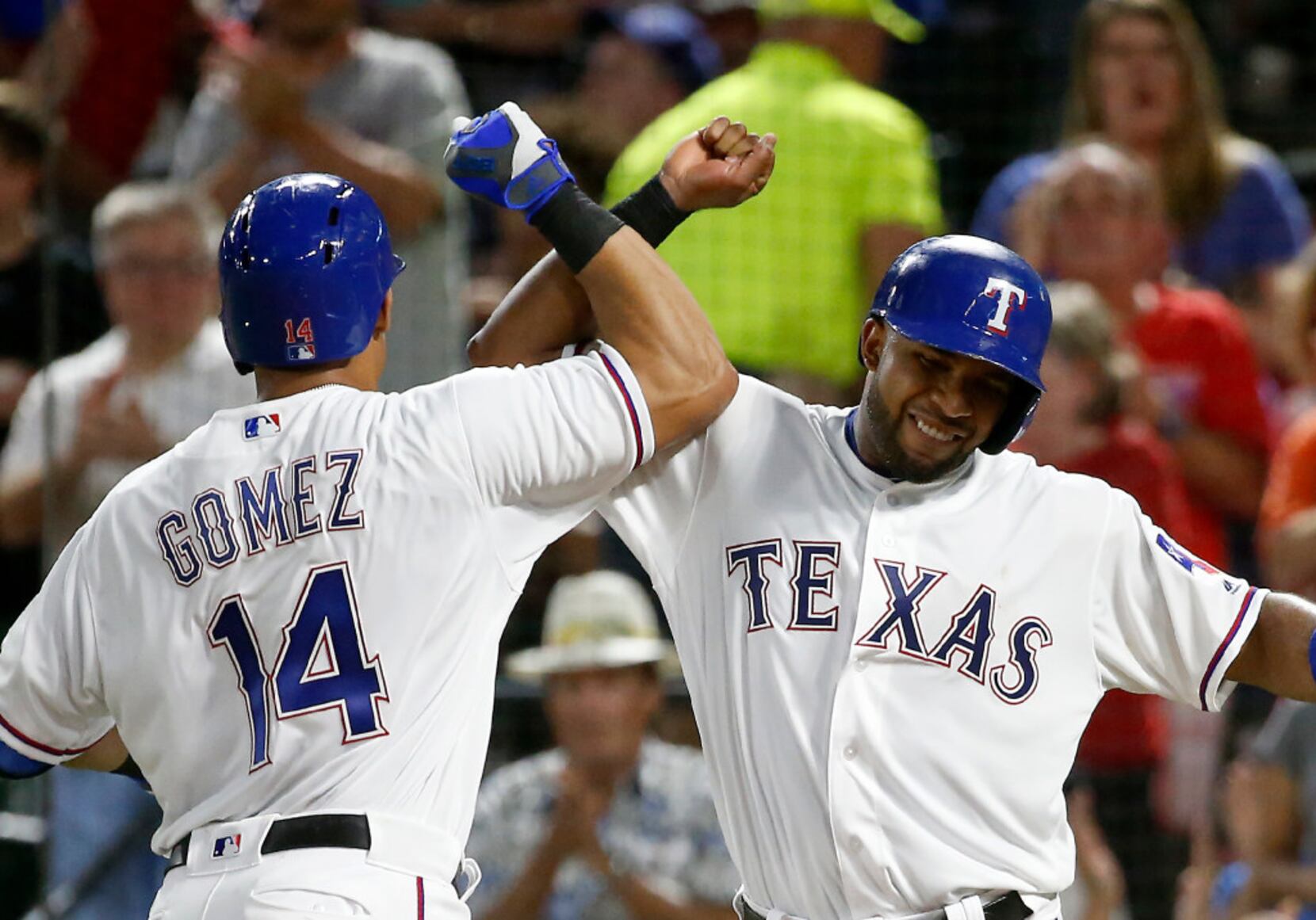 Rangers aggressively pursuing Cardinals closer Jordan Hicks, per report