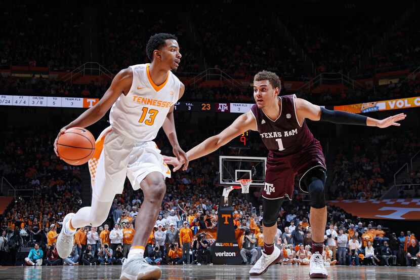 KNOXVILLE, TN - JANUARY 13: Jalen Johnson #13 of the Tennessee Volunteers drives against DJ...