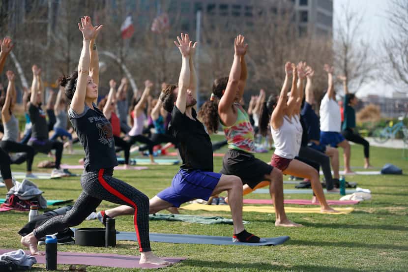 El estudio de yoga Kopal invita a toda la comunidad de Dallas a una clase gratuita de yoga y...