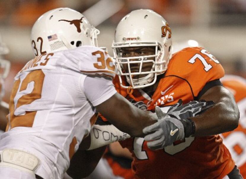 ORG XMIT: *S0428241885* In this photo taken on Oct. 31, 2009, Oklahoma State offensive...