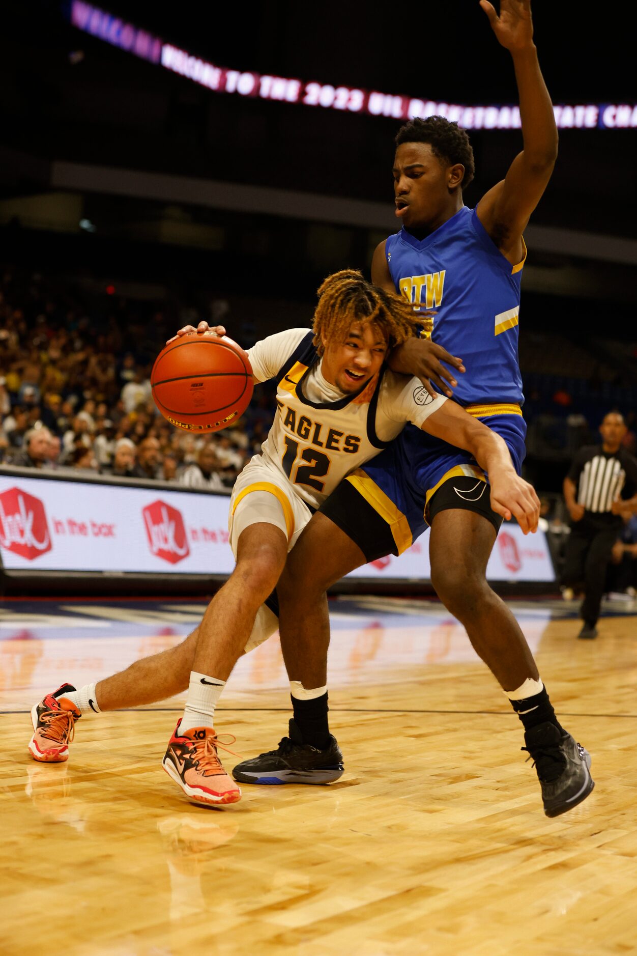 Oak Cliff Faith Family Academy Kingston Willis (12) drives on Houston Washington Chris...