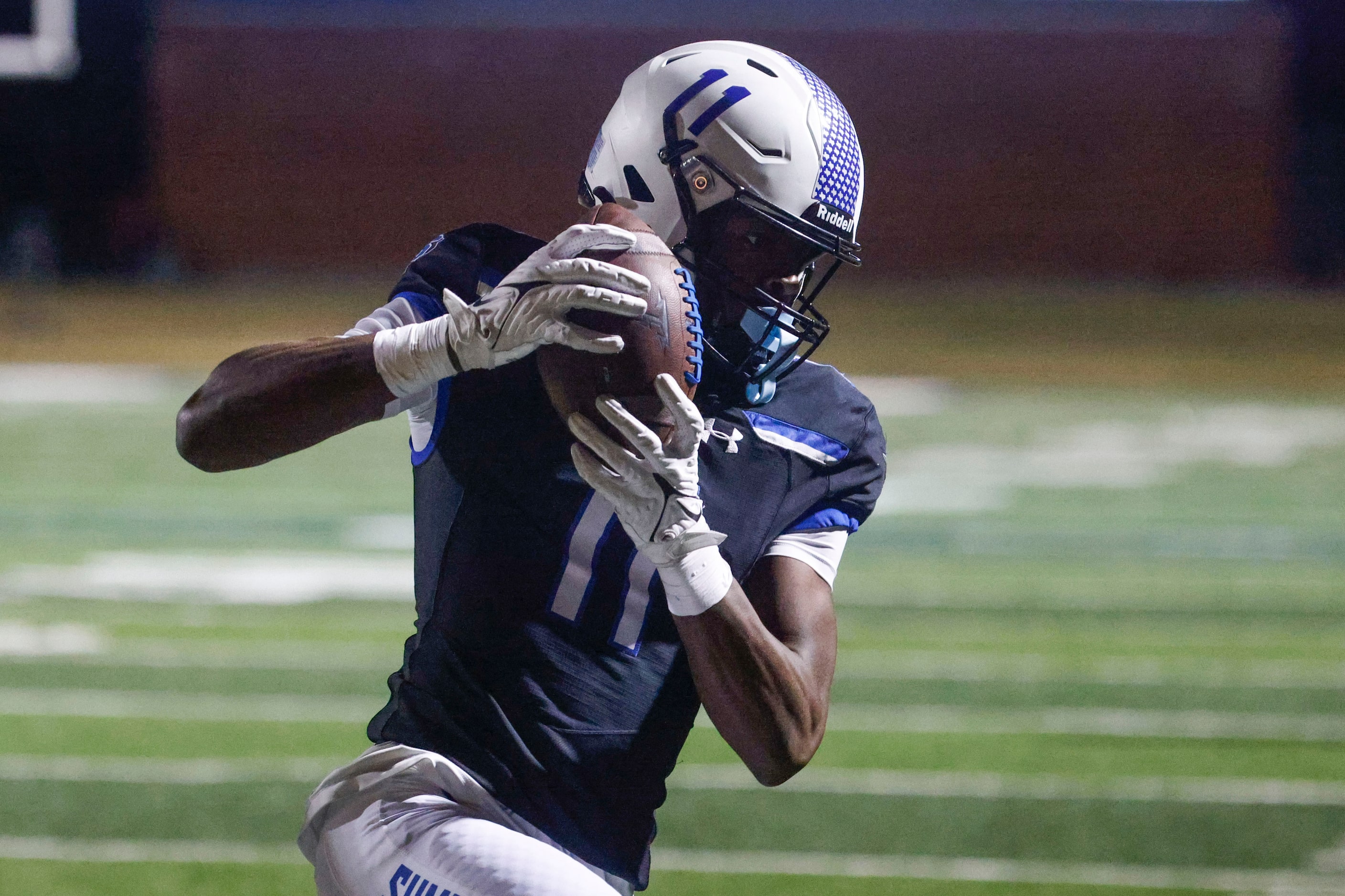 Mansfield Summit High’s Dorian Mcdade receives a touchdown pass against Ennis High during...