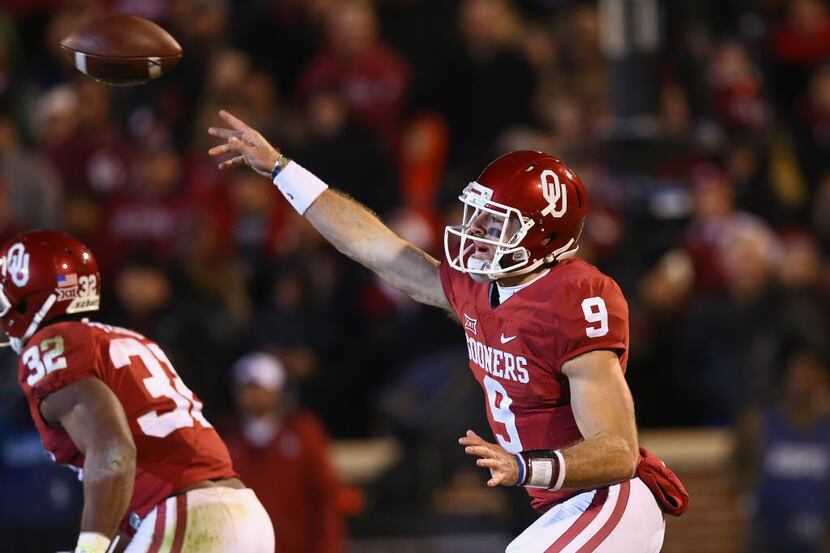 NORMAN, OK - NOVEMBER 21:  Trevor Knight #9 of the Oklahoma Sooners throws against the TCU...