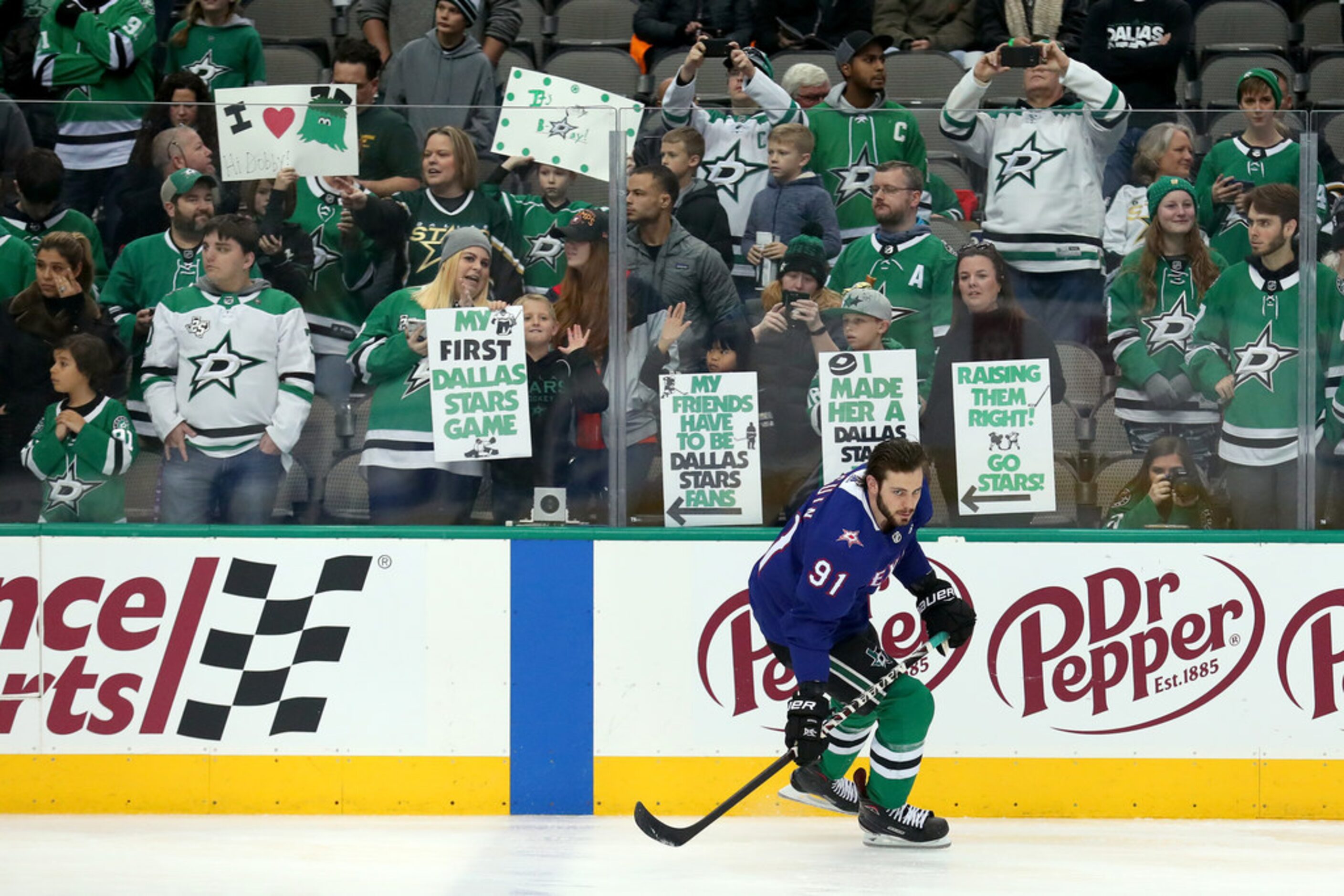 DALLAS, TEXAS - JANUARY 19: Tyler Seguin #91 of the Dallas Stars prepares to take on the...