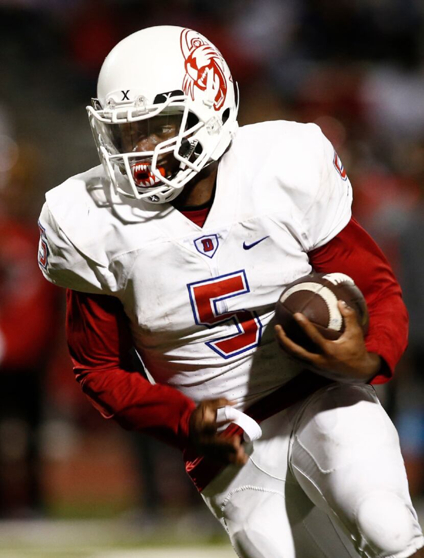 Duncanville quarterback Jaylin Nelson (5) carries the ball against Skyline in the second...
