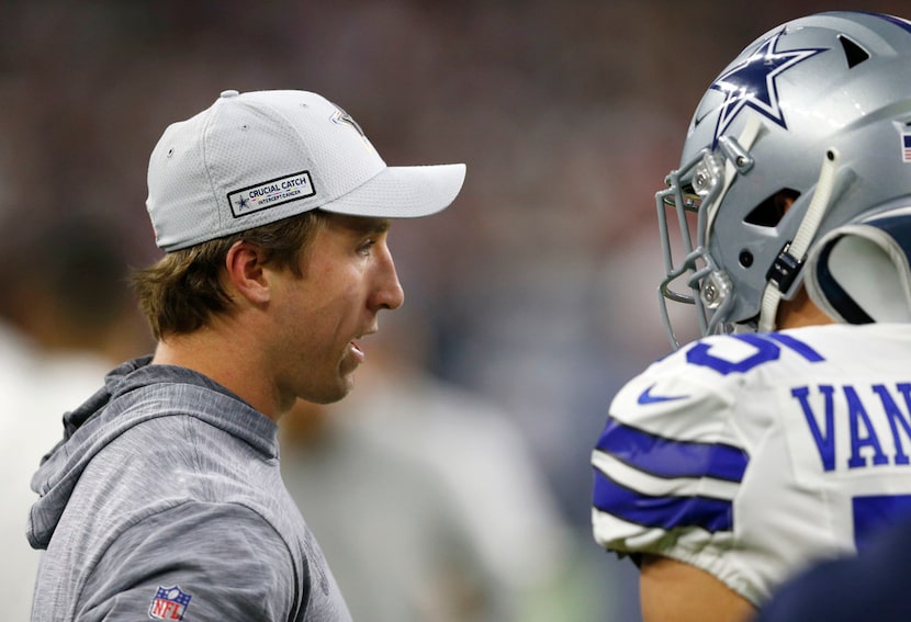 Dallas Cowboys linebacker Sean Lee (50) talks with Dallas Cowboys linebacker Leighton Vander...