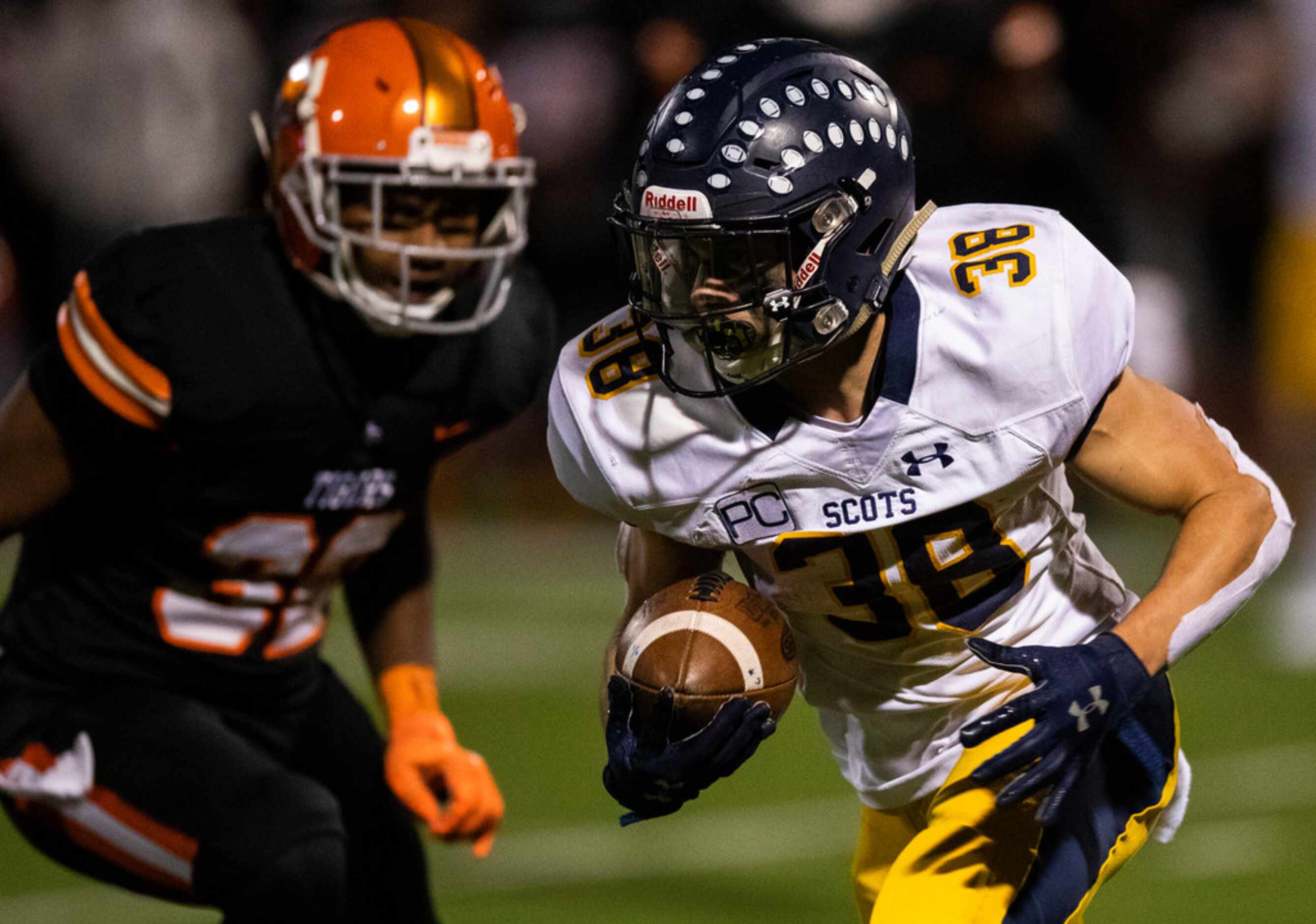 Highland Park running back Hunter Heath (38) runs the ball during the fourth quarter of a...