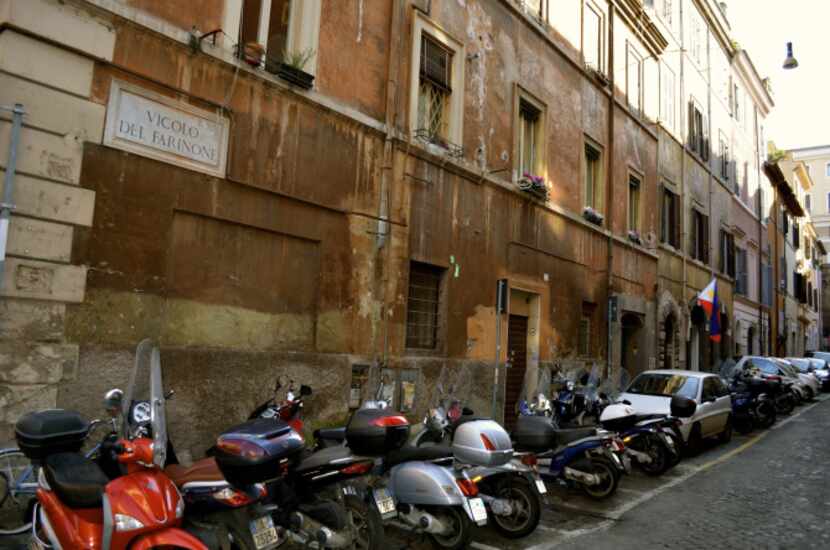Knight's Rome apartment building is on Vicolo del Farinone.
