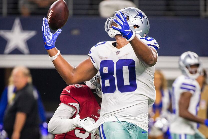 Cowboys tight end Rico Gathers (80) has a pass go off his hands as Arizona Cardinals safety...