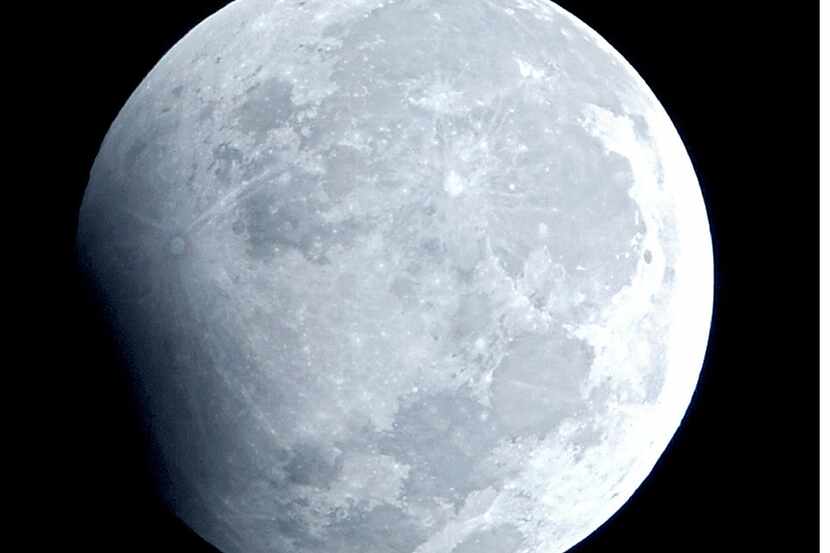 Se le llama Luna Azul porque es
la segunda Luna Llena de un mismo mes,
fenómeno que ocurre...