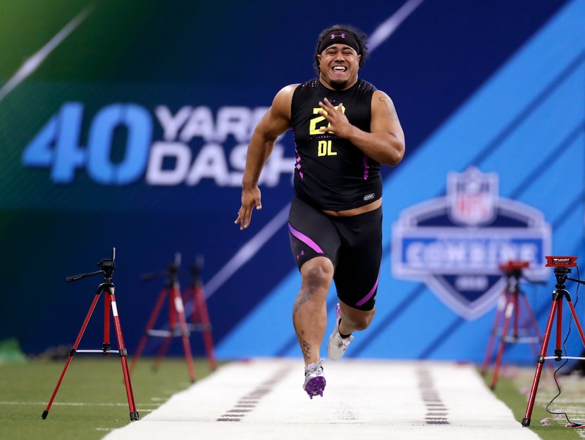 Washington defensive lineman Vita Vea runs the 40-yard dash at the NFL football scouting...