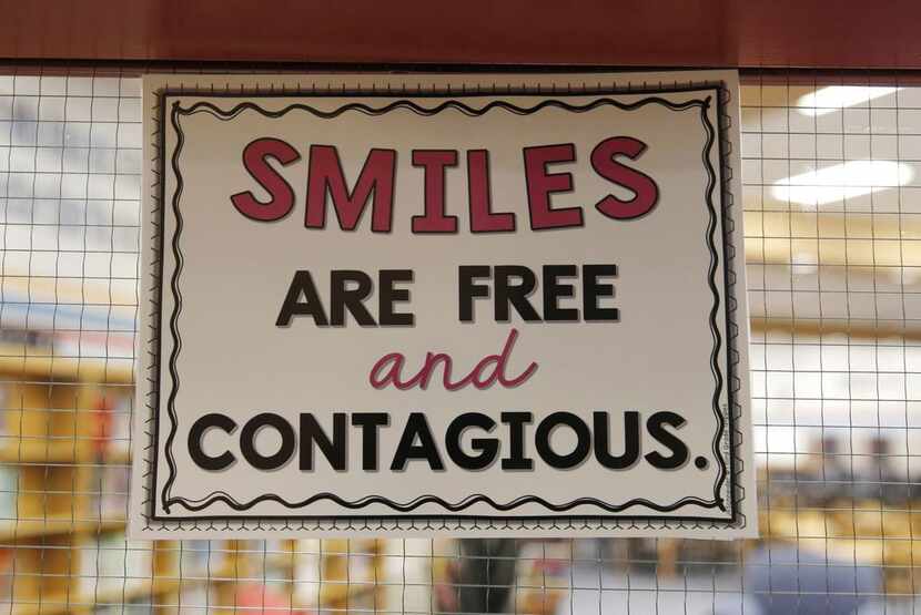 “Las sonrisas son gratuitas y contagiosas”, dice uno de los mensajes en la secundaria Scott...
