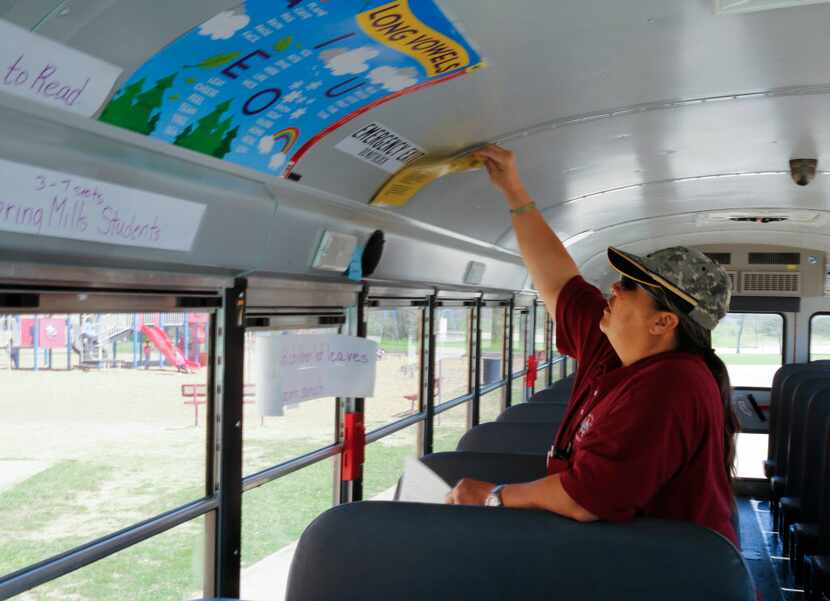 Mesquite ISD bus driver Terri Wallis prepares her bus for student at Gentry elementary...