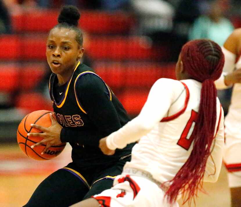 Richardson High School guard Callie Cooper (0) picks up the ball as she dives to the basket...