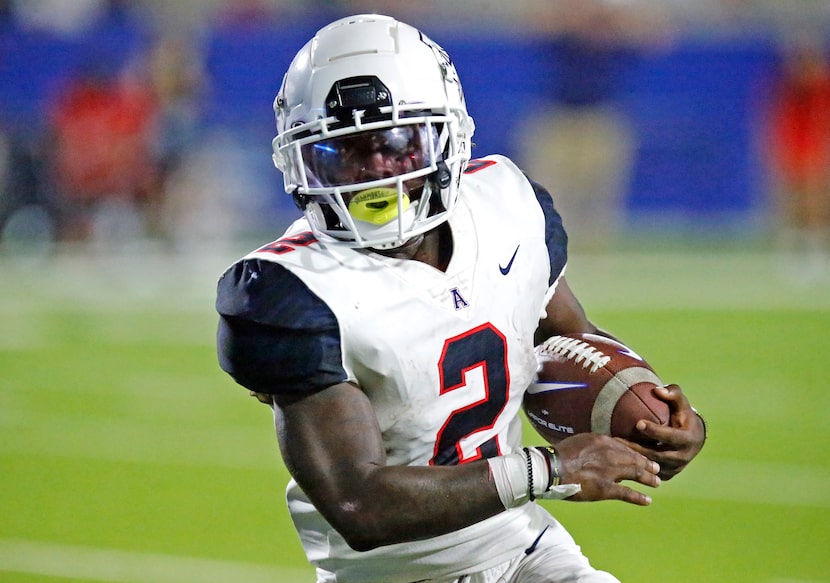 Allen High School running back Jaylen Jenkins (2) carries the ball during the first half as...