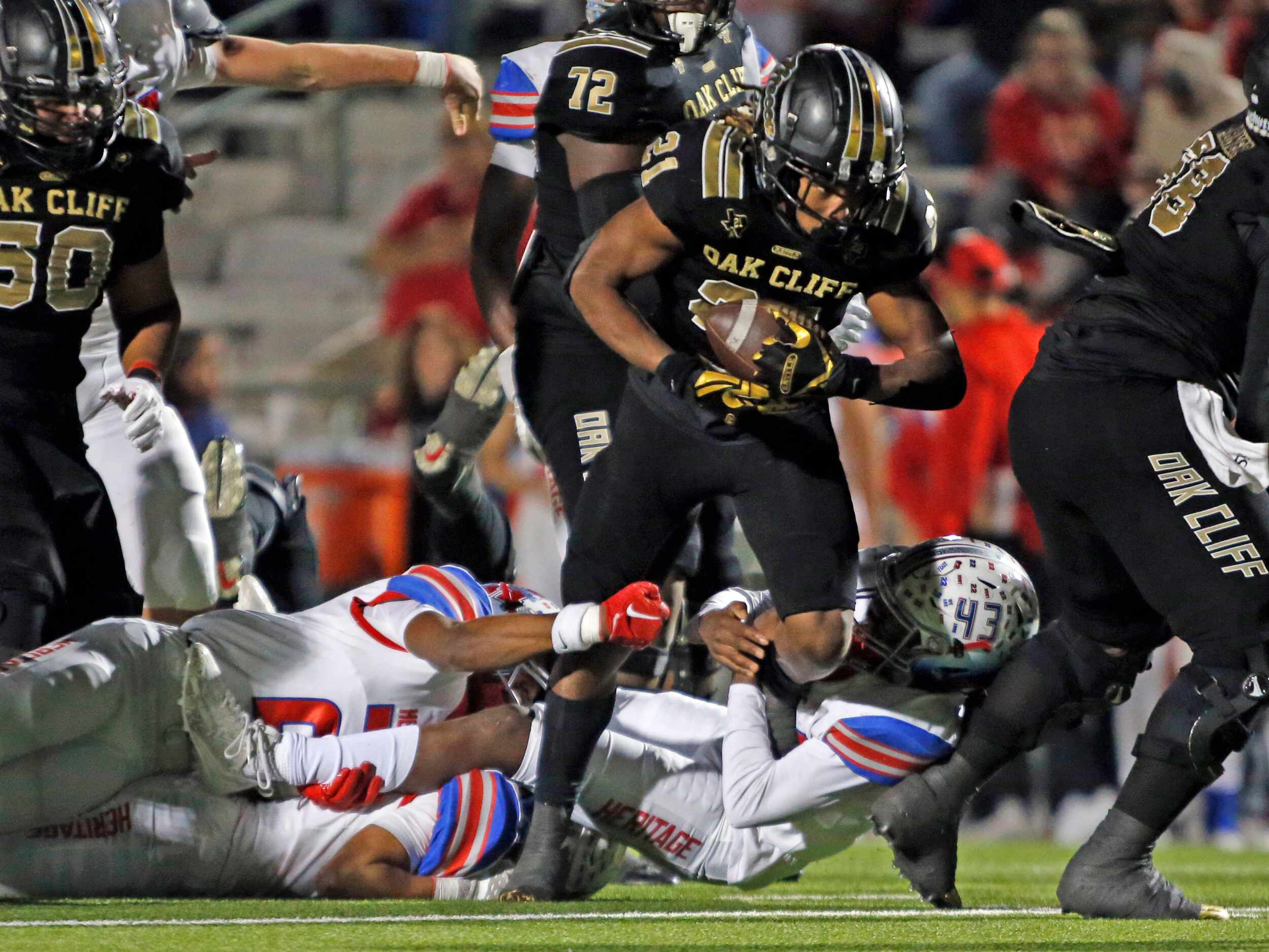 South Oak Cliff high RB Danny Green (21) breaks tackles in route to a touchdown during the...