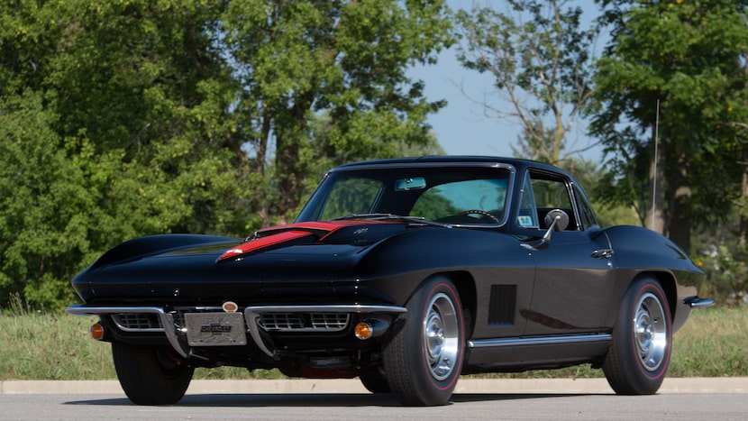 1967 CHEVROLET CORVETTE COUPE. Precio estimado: $250,000 – $300,000.