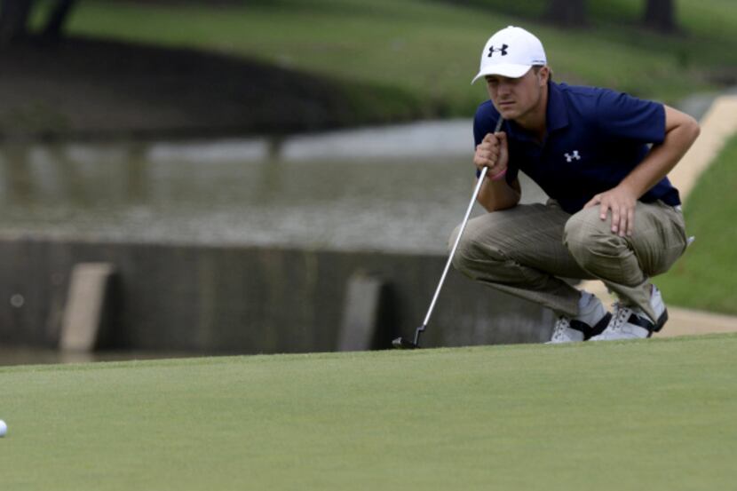 Jordan Spieth lines up a putt for birdie on the 5th hole of the second round of the Byron...