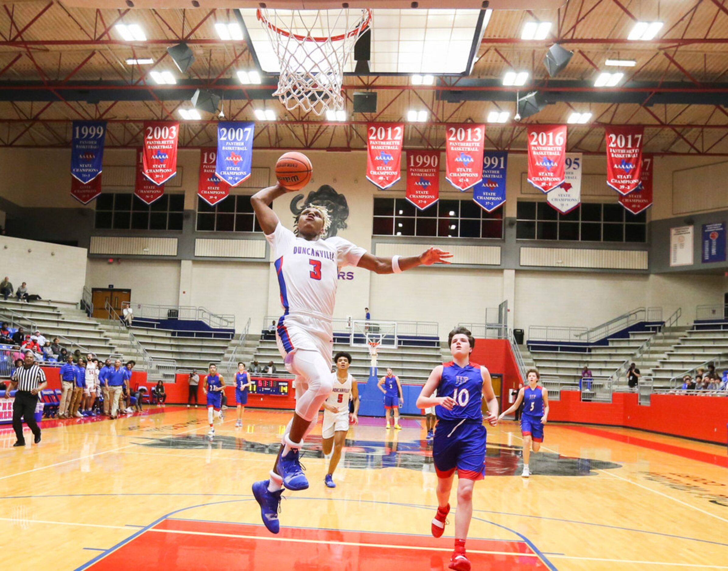 Duncanville guard Jahmius Ramsey (3) dunks the ball past J. J. Pearce guard Walker Timme...