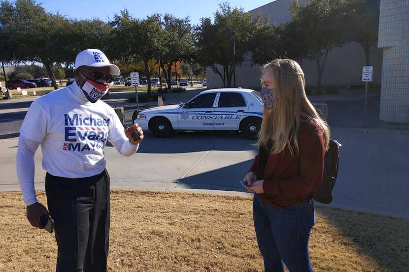 Michael Evans speaks to Mansfield voter Courtney Hester at the Tarrant County Sub-Courthouse...