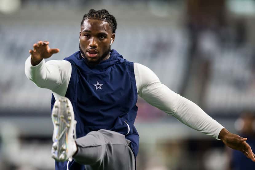 Dallas Cowboys linebacker Jaylon Smith (54) warms up before an NFL game between the Dallas...