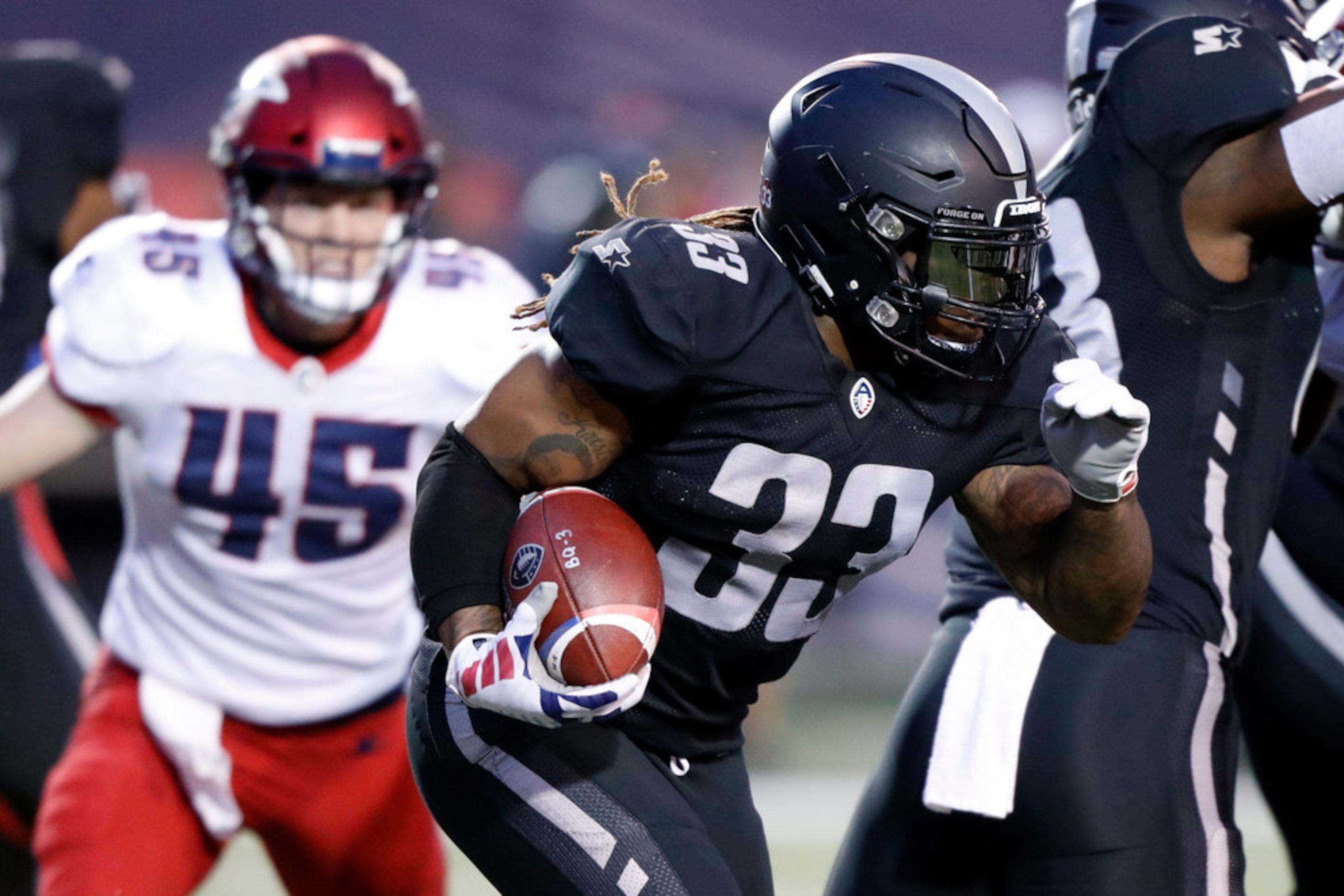 Birmingham Iron running back Trent Richardson (33) runs for yardage during a Birmingham Iron...