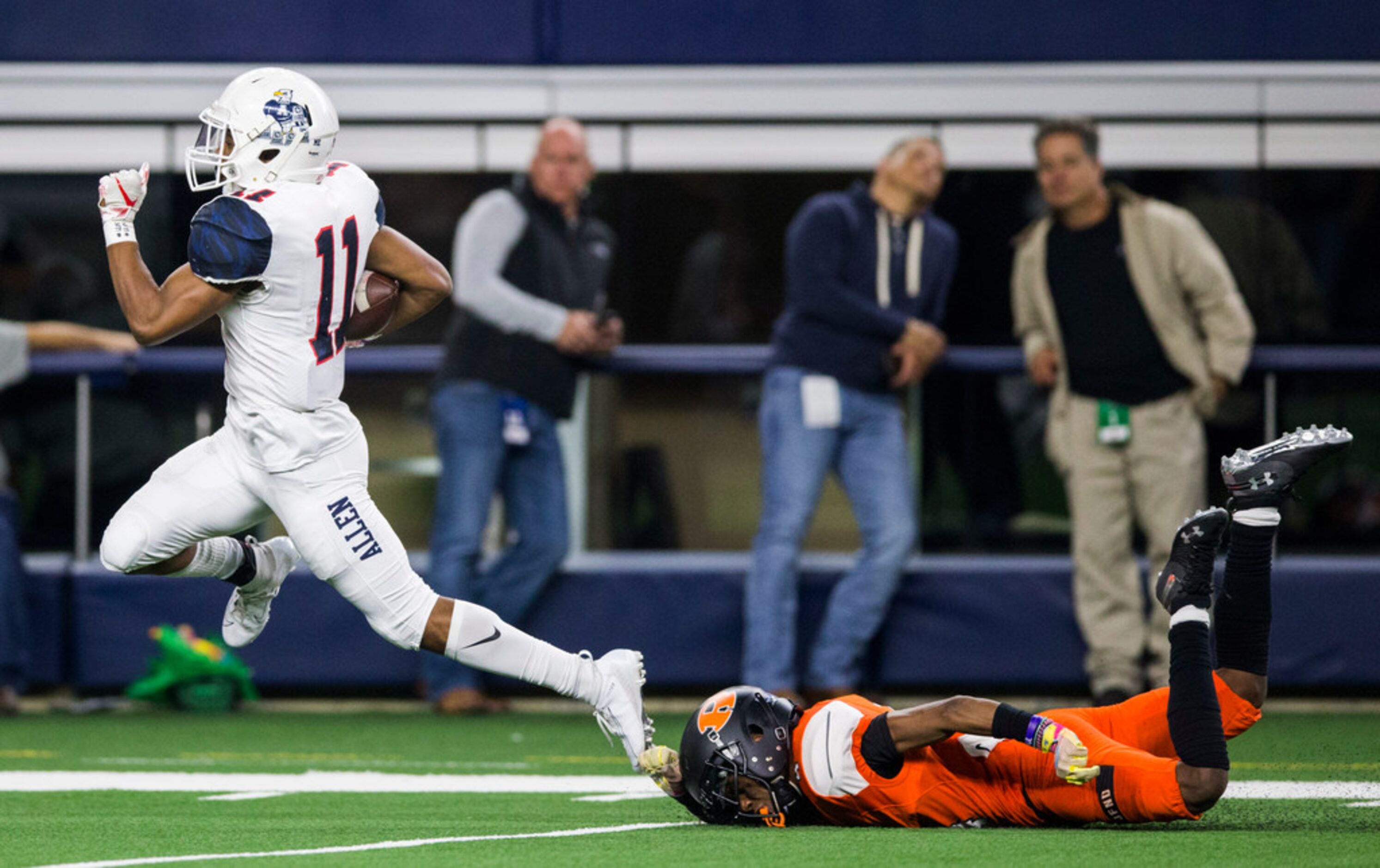 Allen running back Jordan Johnson (11) runs to the end zone for a touchdown ahead of...