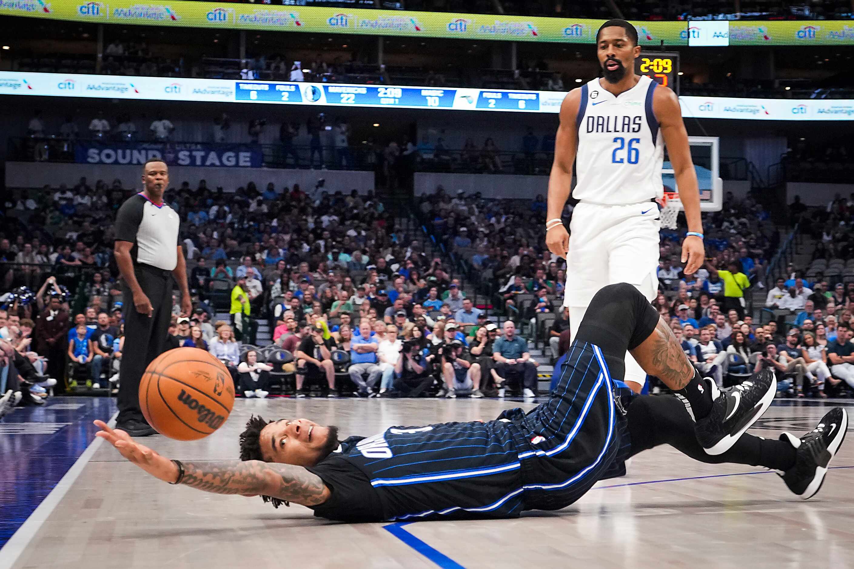 Orlando Magic forward Chuma Okeke (3) dives for a loose ball past Dallas Mavericks guard...