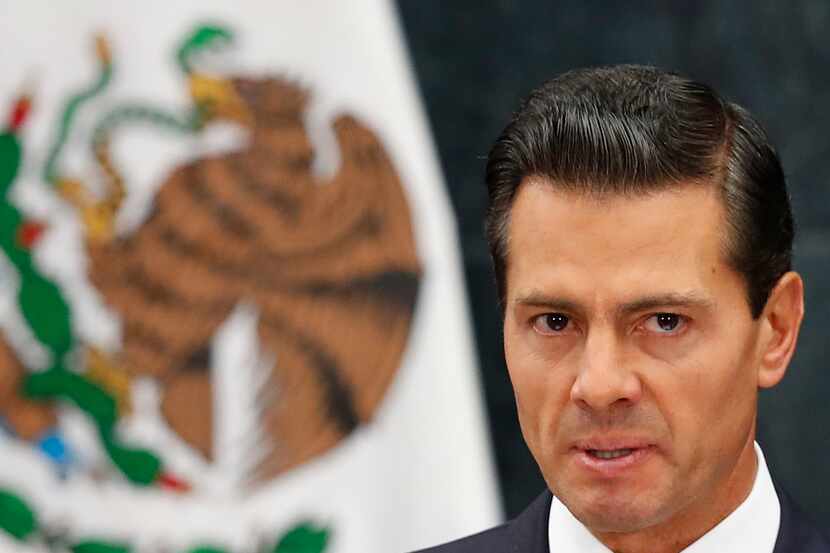 El entonces presidente de México, Enrique Peña Nieto, habla en una conferencia de prensa el...
