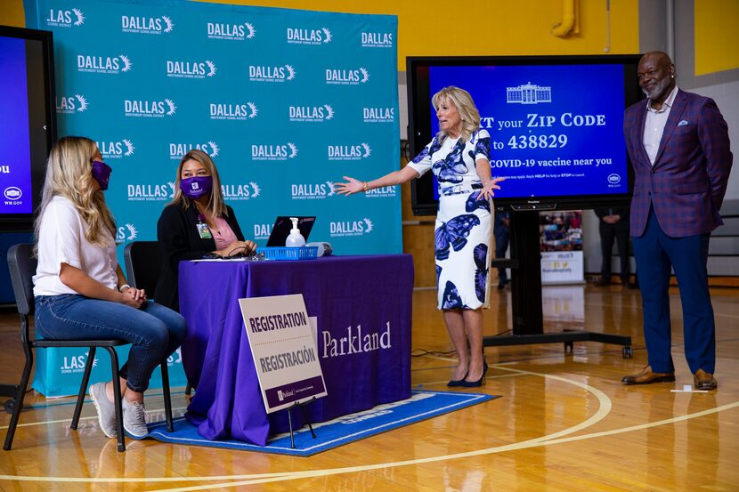 Jill Biden durante una visita a la Emmett J. Conrad High School el martes 29 de junio de...