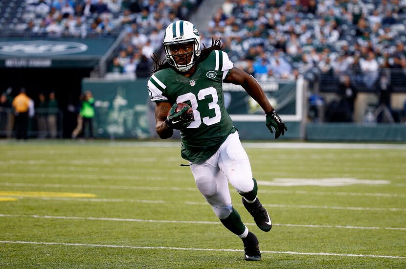 EAST RUTHERFORD, NJ - DECEMBER 13:   Chris Ivory #33 of the New York Jets carries the ball...