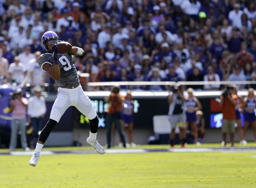 TCU Horned Frogs wide receiver Josh Doctson (9) makes a catch during the first quarter of...