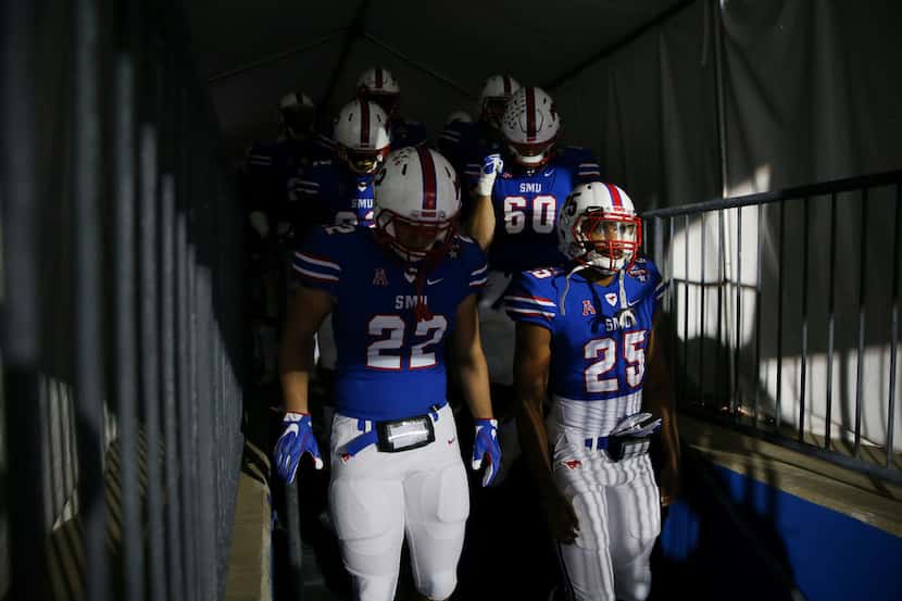 Southern Methodist Mustangs players prepare to enter the field before the NCAA 2017 DXL...